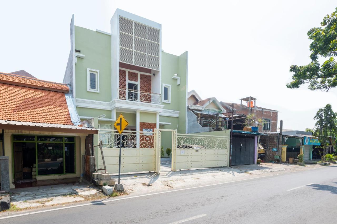 Oyo 3706 Griya Tentrem Syariah Lamongan Exterior photo